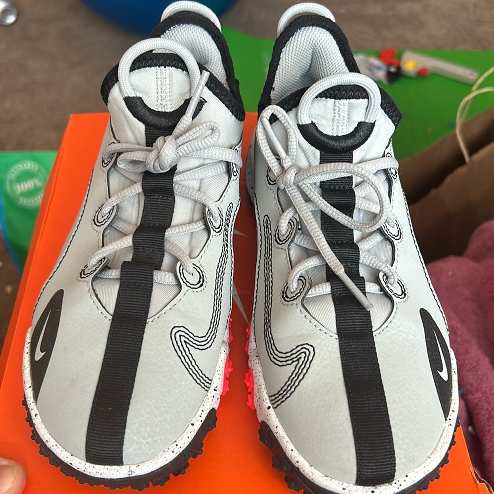 Nike Future Field Boys 3 Brand New Never Worn